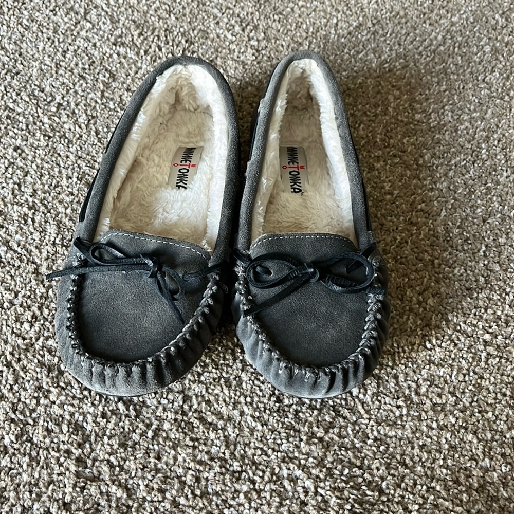 Woman’s size 9 Minnetonkas